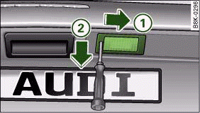 Boot lid: Removing number plate light