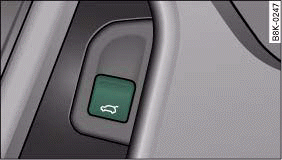 Driver's door: Unlocking the boot lid