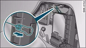 Luggage compartment: Releasing the fuel tank flap manually