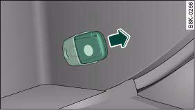 Fig. 33 Glove box: Adapter for spare key