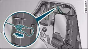 Fig. 209 Luggage compartment: Releasing the fuel tank flap manually