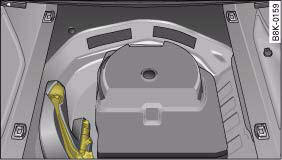 Fig. 195 Luggage compartment with towing bracket
