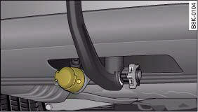 Area below rear bumper: Electrical socket for trailer